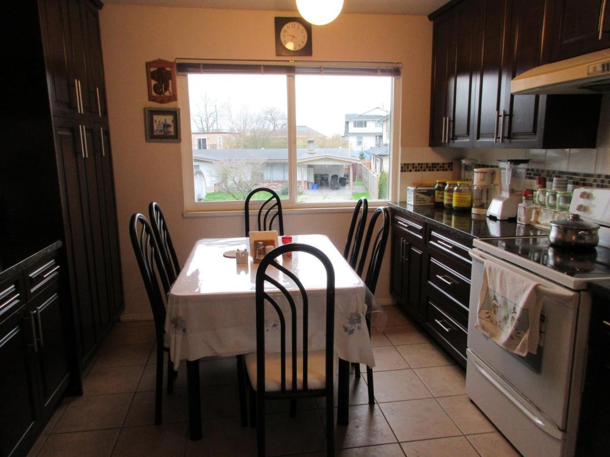 Quite House Near The Vancouver Airport Ричмънд Екстериор снимка