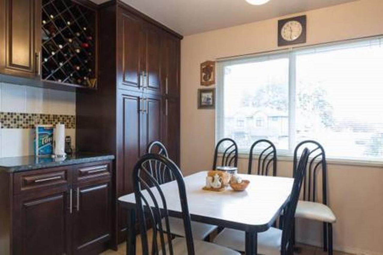 Quite House Near The Vancouver Airport Ричмънд Екстериор снимка